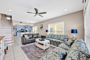 Smart TV - Gulf Front Duplex | Pet Friendly | Shared Pool | Sleeps 15 (Gulf Shores)