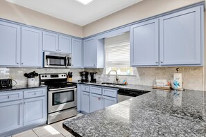 Microwave, oven, dishwasher, coffee/tea maker