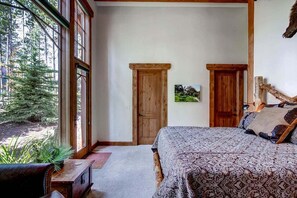 5 habitaciones, tabla de planchar con plancha y wifi gratis 