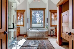 Combined shower/tub, jetted tub, hair dryer, towels