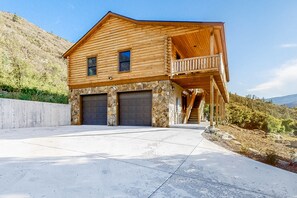 Exterior - Inviting cabin with lovely lake & mountain views - close to town & hiking (Durango)