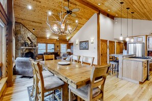 Dining - Inviting cabin with lovely lake & mountain views - close to town & hiking (Durango)