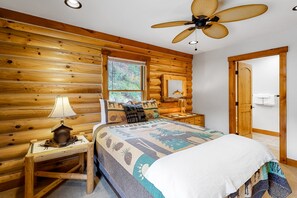3 bedrooms, iron/ironing board, free Internet, bed sheets - Inviting cabin with lovely lake & mountain views - close to town & hiking (Durango)