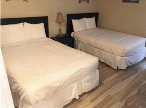 2 bedrooms, iron/ironing board, free WiFi, bed sheets - 5TH FLOOR WITH OPEN BALCONY! (Destin)