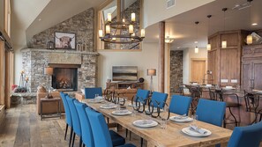 Dining - Magnificent + Hot Tub + Elevator + Close to Skiing - Falconhead Lodge South (Steamboat Springs)