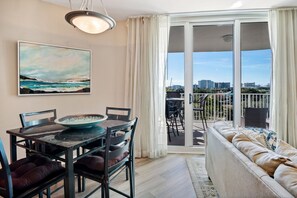 Dining - Paradise at the Palms * Summer Specials! Book Now! 2 King Beds~2 Full Baths! (Destin)