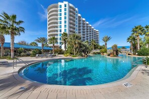 A heated pool - Paradise at the Palms * Summer Specials! Book Now! 2 King Beds~2 Full Baths! (Destin)