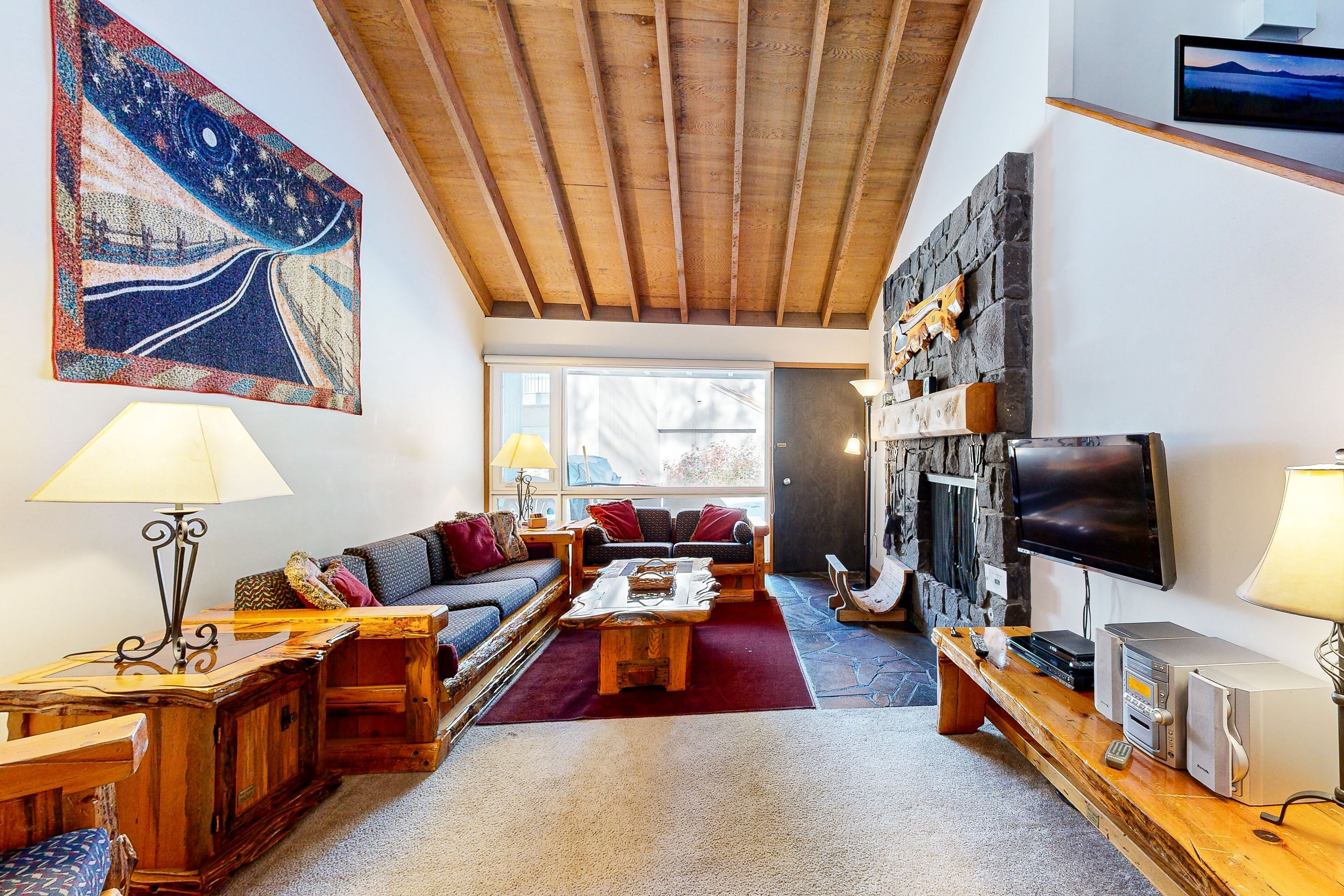 TV, fireplace, DVD player, books