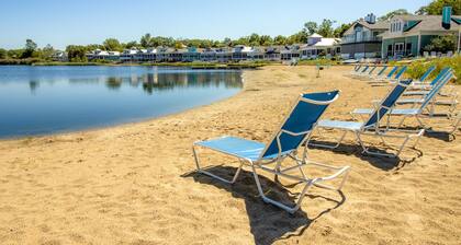 Pet Friendly Resort Charmer w/ Golf Cart