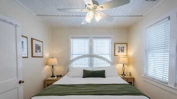 3 bedrooms, iron/ironing board, internet, bed sheets