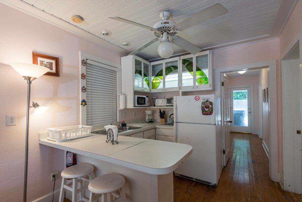 Dogfriendly Key West Cottage with Private Hot Tub & Unbeatable