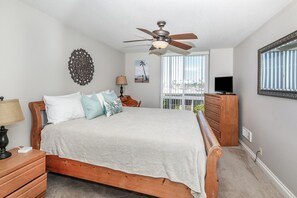 Room - Ocean View-Close to Beachfront Cottages. E105 North Coast Village (Oceanside)