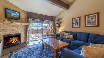 Smart-tv, eldstad, Netflix och dvd-spelare