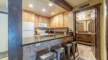 KylskÄp, mikrovÄgsugn, ugn och spishÀll