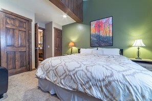 2 bedrooms, iron/ironing board, free WiFi, bed sheets - Walk to Ski Condo, Pool, Spa, Gym, Tennis 398 (Mammoth Lakes)