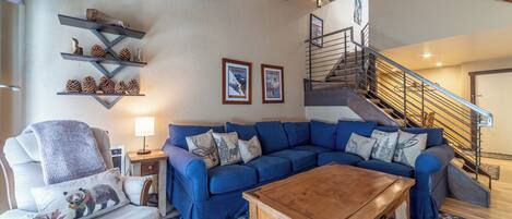 Smart-tv, een open haard, Netflix en een dvd-speler