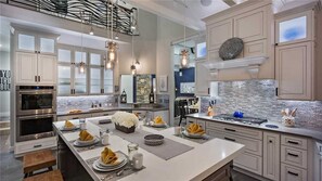 House, 5 Bedrooms | Private kitchen | Full-size fridge, microwave, oven, dishwasher