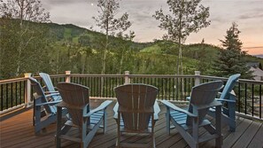 House, 5 Bedrooms | Balcony