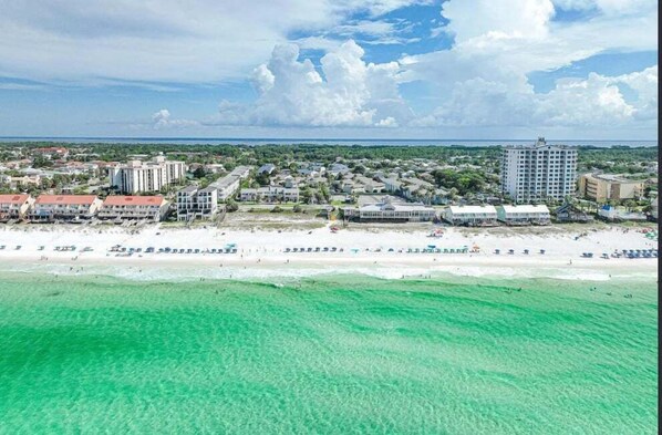 Beach nearby - Chateau La Mer 10A 1BR retreat in Destin, pet-friendly with beach access and beach service included. (Destin)