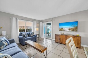 TV, DVD player - Chateau La Mer 10A 1BR retreat in Destin, pet-friendly with beach access and beach service included. (Destin)