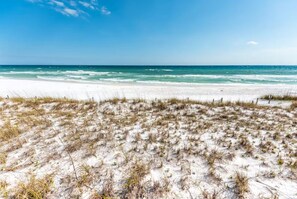 Beach nearby - Chateau La Mer 10A 1BR retreat in Destin, pet-friendly with beach access and beach service included. (Destin)