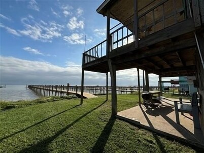 NEW 500' LIGHTED FISHING PIER! JJ's Landing, Large Studio Apartment.