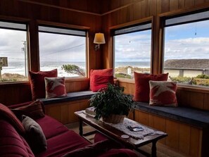 Smart TV, fireplace, DVD player, books - Sand Dollar Shores at Heceta Beach (Florence)