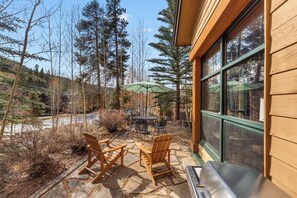 تناول الطعام بالخارج