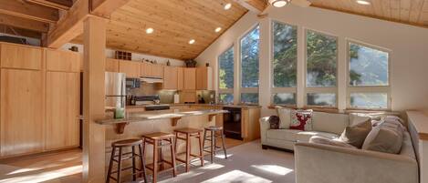 Fernseher, Kamin, Stereoanlage