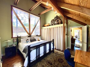 4 sovrum, skrivbord, strykjärn/strykbräda och gratis wi-fi