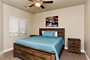 4 habitaciones, tabla de planchar con plancha, cuna de viaje y wifi 