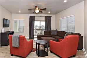 Televisión y oficina 