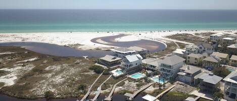 بالقرب من الشاطئ