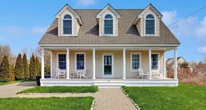 Bright coastal home close to beaches - dogs welcome
