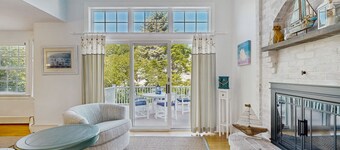 Bright coastal home with fireplace close to beaches - dogs welcome