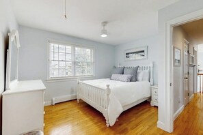 4 dormitorios, tabla de planchar con plancha, Internet y ropa de cama