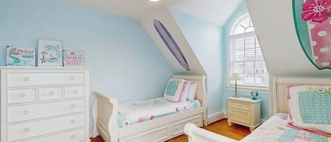 4 bedrooms, iron/ironing board, Internet, bed sheets