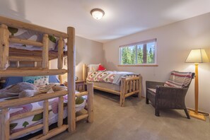 4 Schlafzimmer, Bügeleisen/Bügelbrett, kostenloses WLAN, Bettwäsche