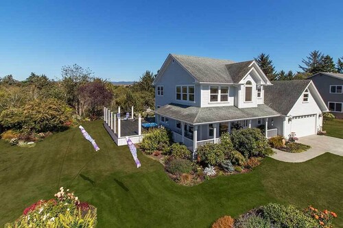 Garden Pond Retreat~Hot tub & Fire Pit!