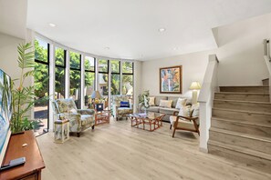 Téléviseur connecté, lecteur de DVD, chaîne audio