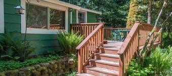 Salmon River Getaway- on the River, Hot Tub, WiFi