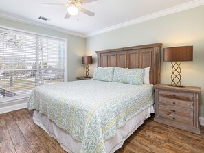 7 slaapkamers, een strijkplank/strijkijzer, internet, beddengoed