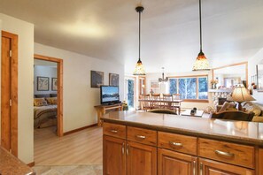 Interior - Tyra Streamside Buffalo Run Condo: Ski-In/Ski-Out (Breckenridge)