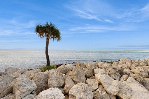 Comfortable Condo with Pool, Private Balcony, & Beach Access