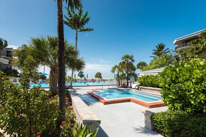 Comfortable Condo with Pool, Private Balcony, & Beach Access