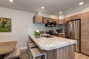 Fridge, microwave, stovetop, dishwasher