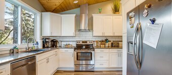 Luxe Home w/ Private Hot Tub, Washer/Dryer & Free WiFi - Short Walk to Beach