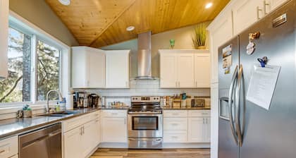 Charmante maison pour chiens avec laveuse / sécheuse privée et Wi-Fi gratuit - à pied de la plage!