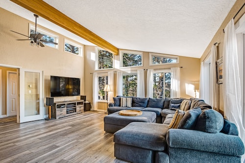 Luxe Home w/ Private Hot Tub, Washer/Dryer & Free WiFi - Short Walk to Beach