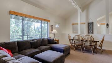 Televisión, reproductor de DVD y estéreo